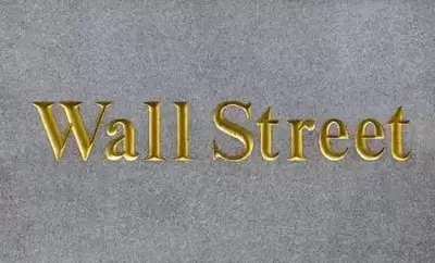 new york city wall street sign in downtown manhattan